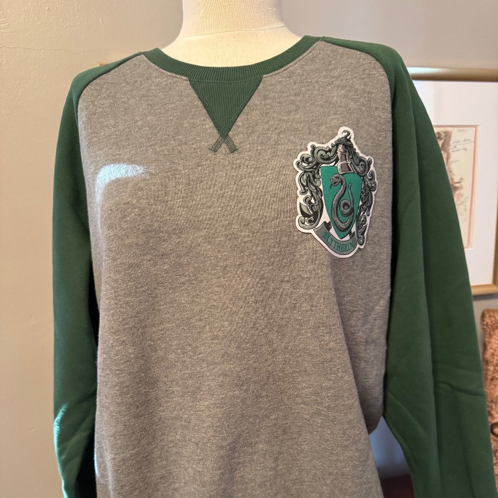 Harry Potter Slytherin pullover Universal Studios Medium